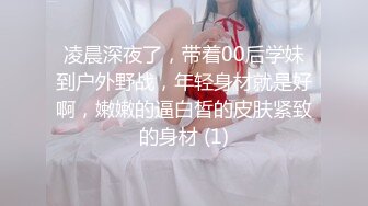 母狗老婆张开双腿自慰, 被老公揉骚逼特写