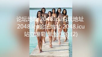 2024年流出，极品良家御姐，【晓溪】，喜欢野外露出，还是个一线天白虎，林中大哥背后掀开短裙