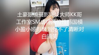 草莓小喵喵大屁股少妇居家激情啪啪，口交舔弄拨开内裤特写后入肥臀